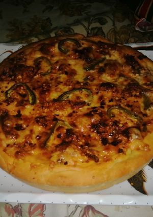 A picture of Chicken tikka pizza.