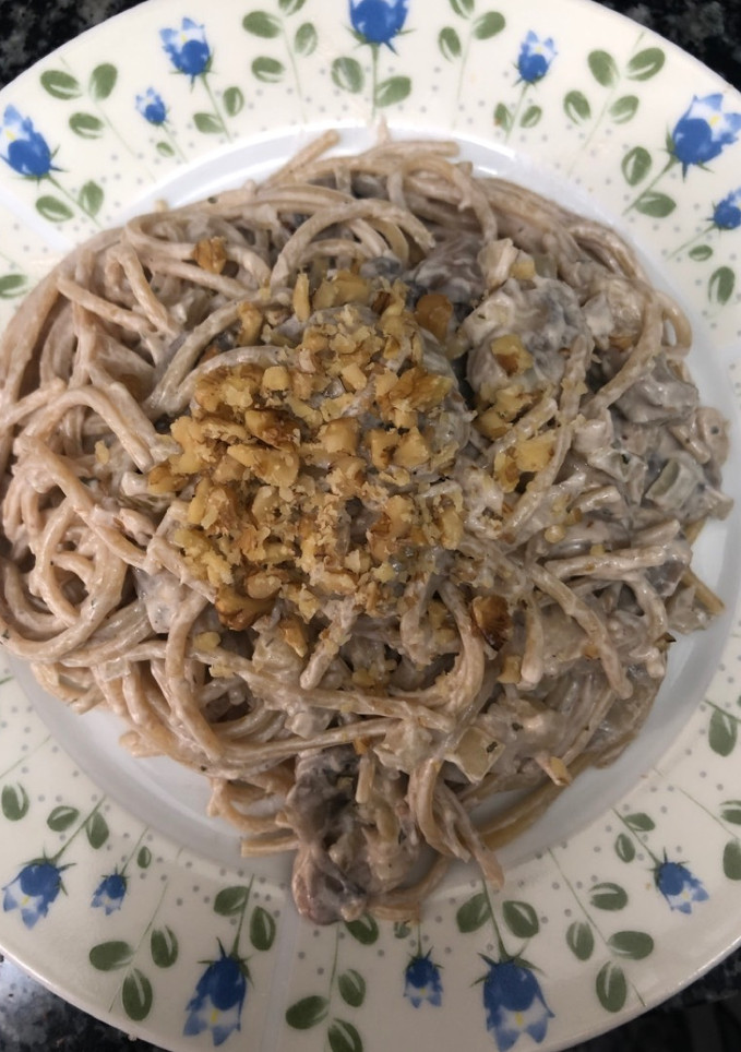Una foto de 325. Espaguetis con salsa de tofu y manzanas (vegetariano) (principal pasta)
