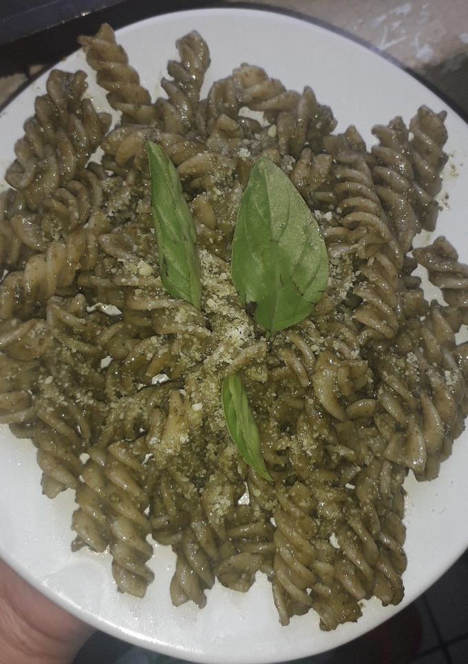 Una foto de Pasta al pesto facilísimo