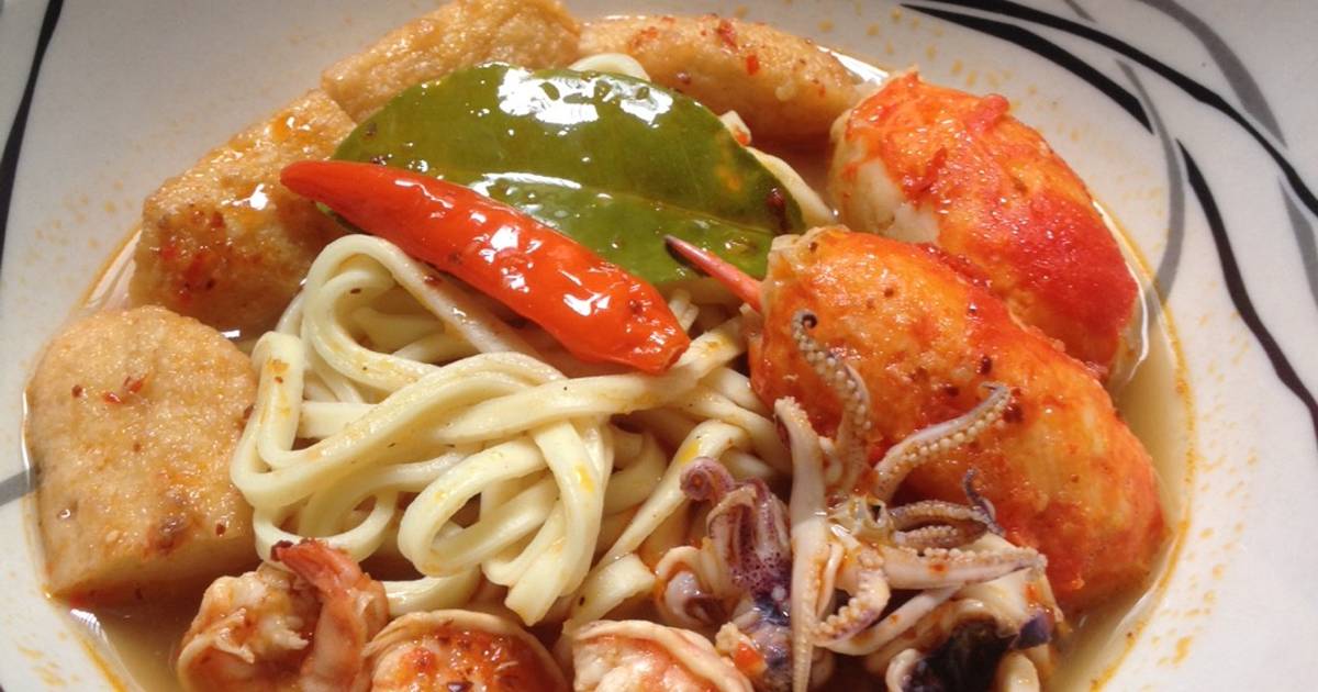 Креветки в соусе том ям рецепт. Морепродукты в соусе том ям. Треска в соусе том ям. Морепродукты в кляре с соусом «том-ям».
