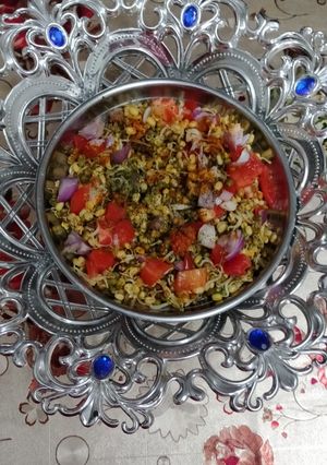 अंकुरित चटपटी मूंग (Ankurit chatpati moong recipe in Hindi) रेसिपी मुख्य फोटो
