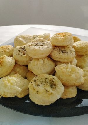 Una foto de Bizcochos salados súper fáciles!