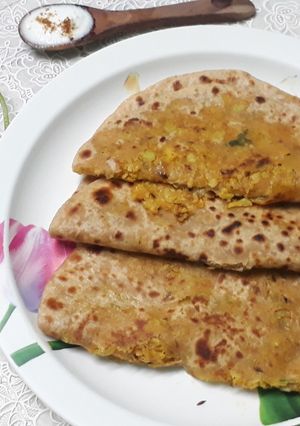 A picture of Gobi aur pyaz ke paratha.