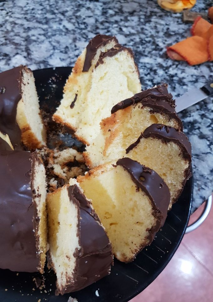 Una foto de Budín de limón bañado en chocolate