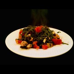 A picture of Linguine with Mussels.