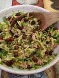 Melange delizioso di zucchine  saporite al tonno, con ceci neri