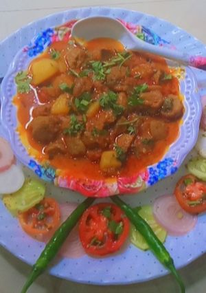 आलू सोयाबीन की रसीली सब्जी(Aloo soyabeen ki raseeli sabzi recipe in hindi) रेसिपी मुख्य फोटो