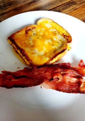 A picture of Bullseye Toast 🎯.