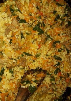 Una foto de Arroz integral salteado con verduras. Light