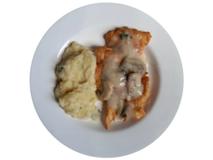 Langkah Gampang Membuat Resep Crispy Chicken Steak with Mashed Potato &amp;amp; Mushroom Sauce yang  Bikin Ketagihan Anti Ribet, Bisa Manjain Lidah