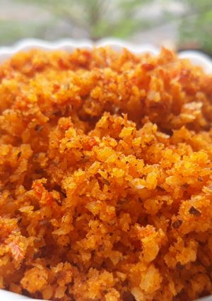 A picture of Dry garlic coconut chutney.