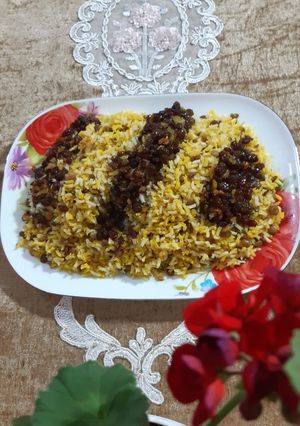 عکسی از دستور عدس پلو زعفرانی با کشمش