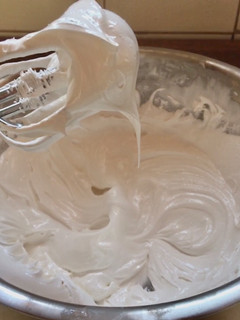 Una foto de MERENGUE SUIZO 🧁