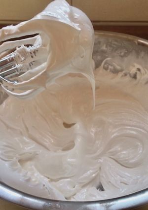 Una foto de MERENGUE SUIZO 🧁