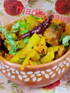 लौकी बड़ी की सब्ज़ी (Lauki badi ki sabzi recipe in hindi) रेसिपी मुख्य फोटो