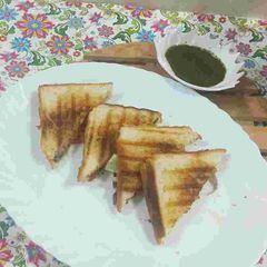 Cheese sandwiches with Chutney A picture of Cheese sandwiches with Chutney.