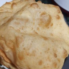 A picture of Bhature.