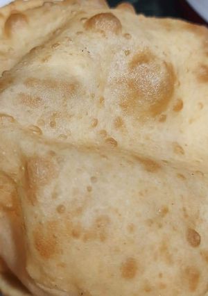 A picture of Bhature.