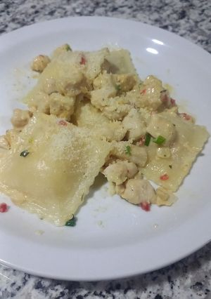 Una foto de Pechuga de pollo con crema y verdeo!