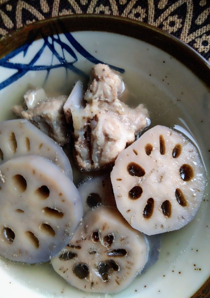 陳情令之蓮藕排骨湯（電鍋料理）（一鍋到底之簡單湯品） 的食譜成品照片