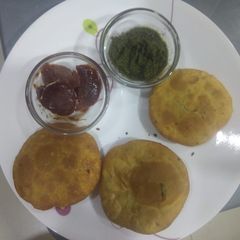 A picture of Mutter kachori.