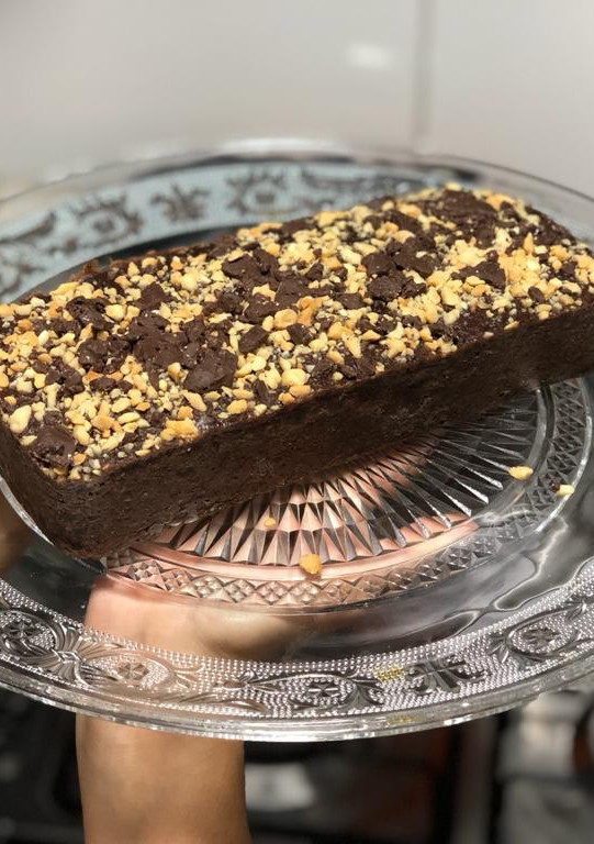 Una foto de Brownie saludable de avena, miel y tagatosa. Sin materia grasa