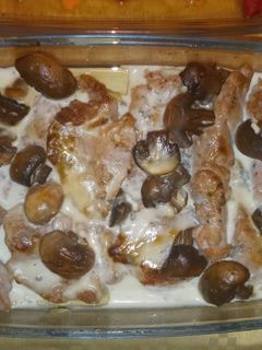 Una foto de ~ Solomillo al roquefort con cama de patatas~