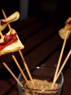 Una foto de Pincho de patata y chorizo