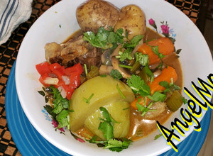 Una foto de CAZUELA ESTILO CHILENA🍲