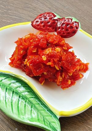 Hình của món Ớt rim đa dụng dùng kèm bún mì miến.
