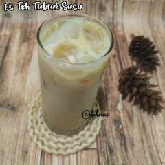 A picture of Es Teh Tubruk Susu.