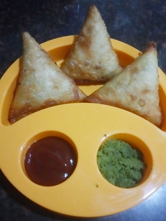 ચણા ની દાળ અને કાંદા ના સમોસા રેસીપી મુખ્ય ફોટો