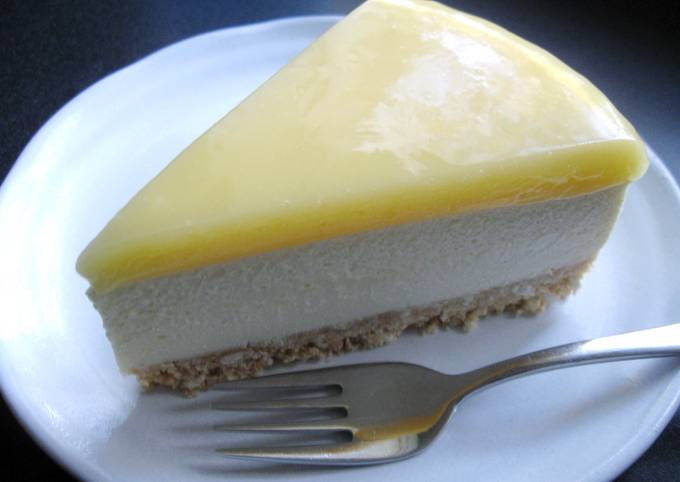 No-bake Cheesecake with Lemon Curd Topping