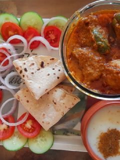 ભરેલા રીંગણા બટાકા શાક (Bharela Ringan Bataka Shak Recipe In Gujarati) રેસીપી મુખ્ય ફોટો