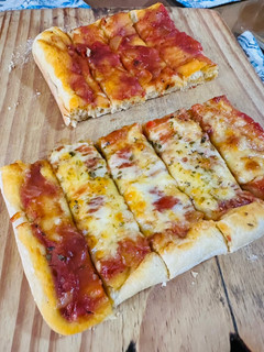 Una foto de Pizza casera con masa fría 🍕