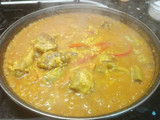 Paella de conejo, alcachofas y ajos tiernos