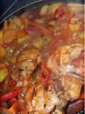 Pollo en Salsa de Tomate con Papas