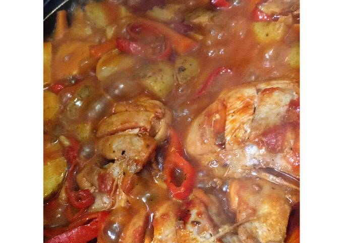 Pollo en Salsa de Tomate con Papas Receta de Fabián Ch- Cookpad