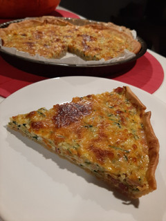 Una foto de Quiche vegetal con bacon