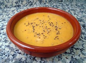 Una foto de Crema de calabaza, manzana y miso