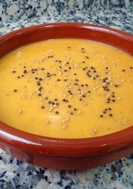 Una foto de Crema de calabaza, manzana y miso
