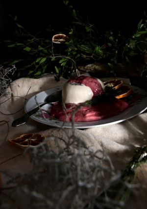 Zdjęcie przepisu Panna cotta, malinowy curd.