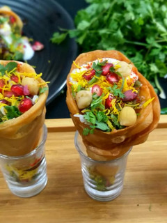 कोन पापड़ी चाट (cone papdi chat recipe in Hindi) रेसिपी मुख्य फोटो