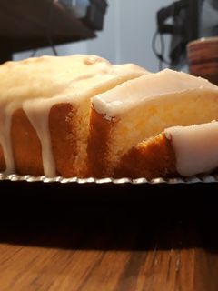 Una foto de Budín de limón glaseado