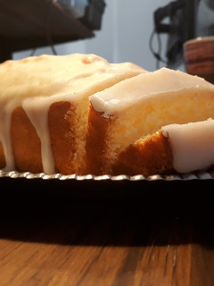 Una foto de Budín de limón glaseado