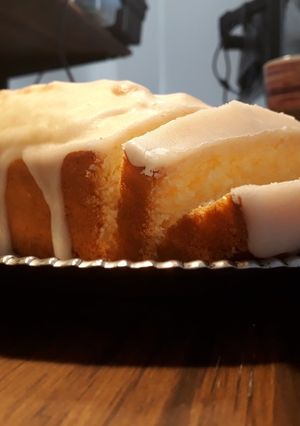 Una foto de Budín de limón glaseado
