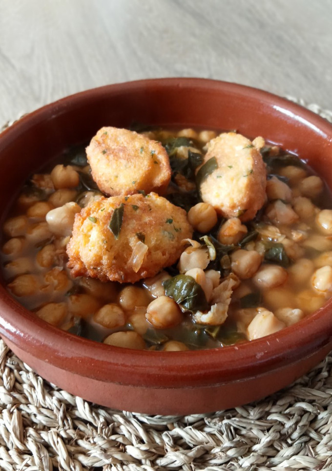 Una foto de Potaje de Vigilia con pellas (receta manchega)