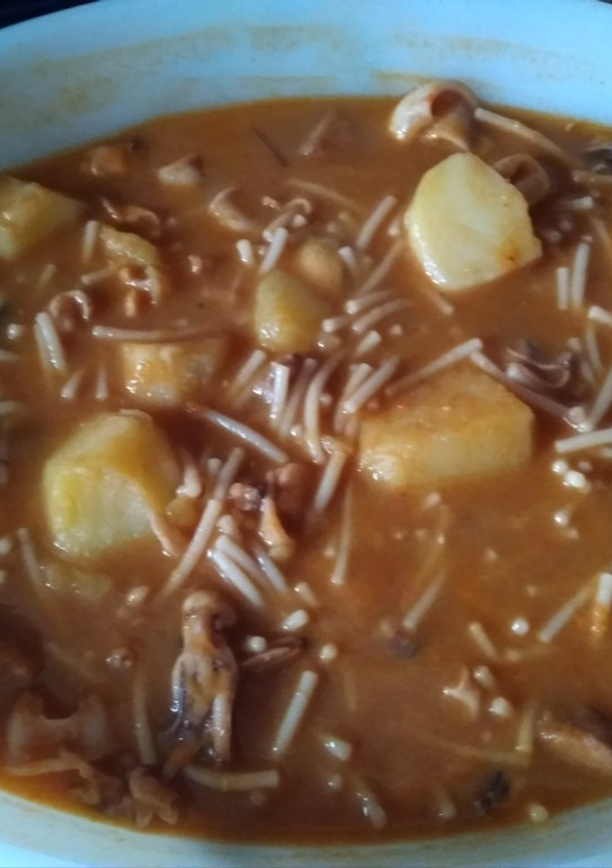 Una foto de Fideos con marisco