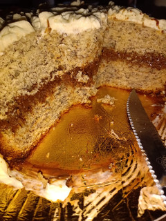 Una foto de Torta - budín de banana con crema de dulce de leche y cacao