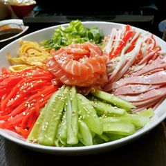 撈起 撈起 Lo Hey Salad A picture of 撈起 撈起 Lo Hey Salad.